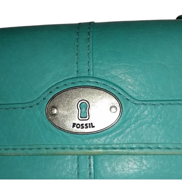 PreOwned FOSSIL Vintage Turquoise Tri Fold Wallet. 6 card slots and ID slot. - Picture 4 of 5